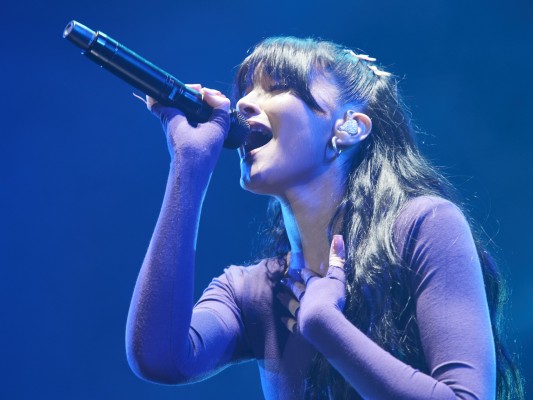 Aitana cuelga el cartel de 'sold out' en su concierto en València