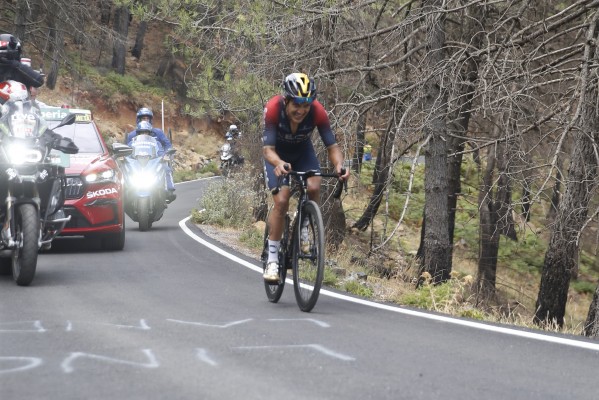 Carapaz llama dos veces, Roglic pone contra las cuerdas a Evenepoel

