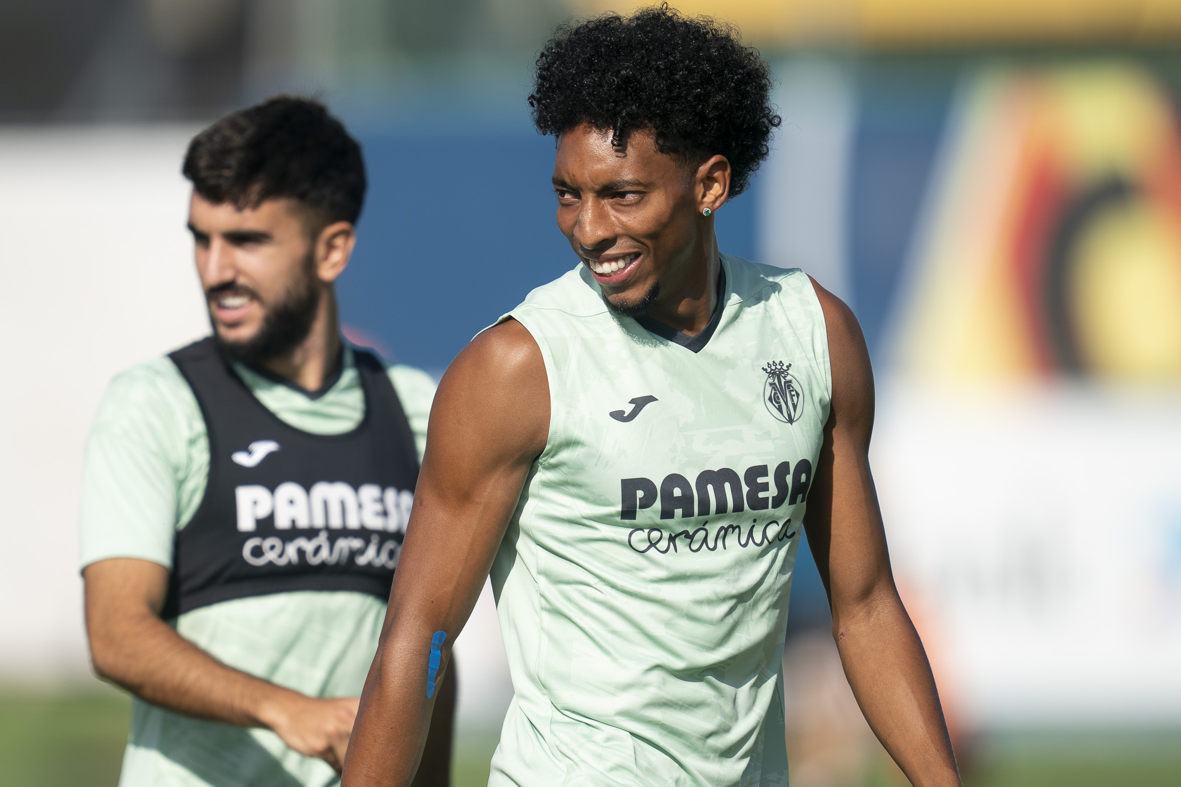 Villarreal y Elche se ven las caras en València, solo tres días después del traspaso de Johan Mojica