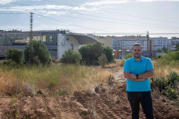 Castelló comienza la adecuación de las parcelas para el parking público junto a la estación de Renfe