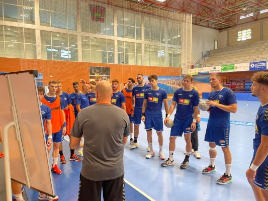El Benidorm afronta con dudas por problemas físicos el debut ante el Bidasoa

