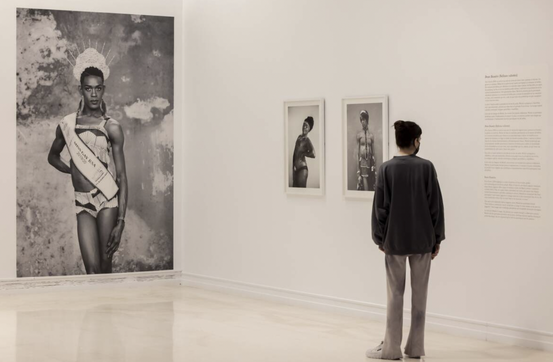 Anna Boghiguian i Zanele
Muholi es despedixen de l'IVAM