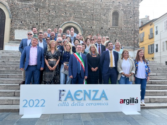 Marco traslada en Faenza la inquietud del sector cerámico de Castellón ante la crisis energética

