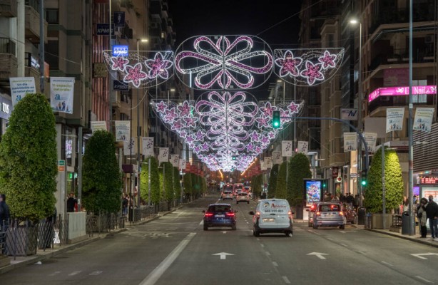 Alicante rechaza reducir luces de Navidad en apoyo al comercio y ya prepara su instalación