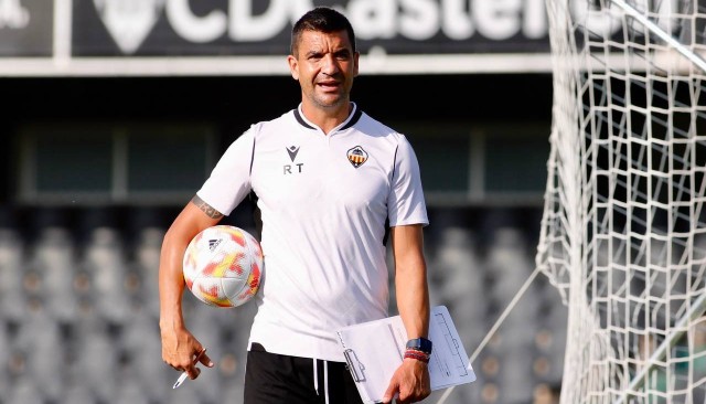 Torrecilla: “Hemos hecho una plantilla con jugadores jóvenes con ganas de crecer”