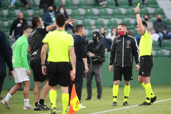Si Ortiz Arias vuelve a expulsar a Johan Mojica, esta vez no será una mala noticia para el Elche