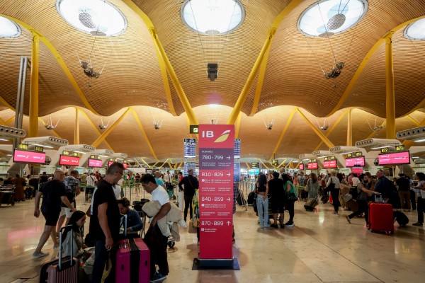 Iberia transformará en fijos los contratos eventuales de tripulantes de cabina