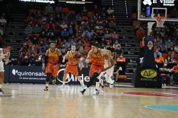 Quirónsalud Valencia renueva su compromiso con el Valencia Basket para la próxima temporada 22-23

