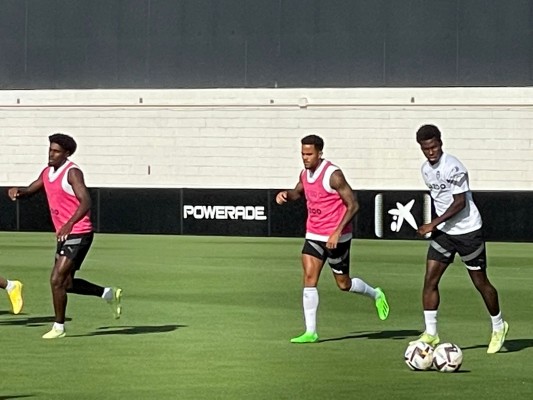 Kluivert e Ilaix se estrenan, Cavani sigue al margen