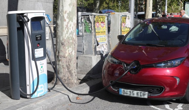 Los coches híbridos tiran del mercado y ya venden más del doble que los diésel en la Región