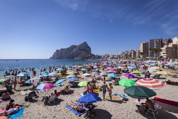 Calp reabre la playa de La Fossa tras recibir análisis que certifican la calidad del agua