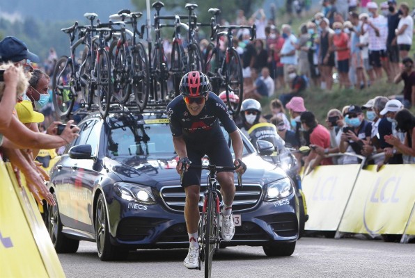 Richard Carapaz remata una gran fuga y Evenepoel sigue líder de La Vuelta a pesar de su caída