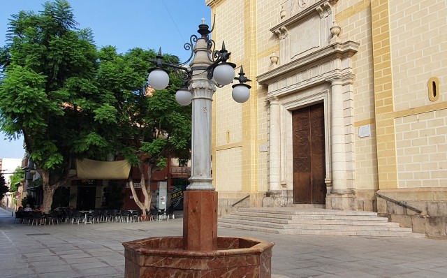 El PP de San Vicente pide la reparación inmediata de la icónica fuente de la plaza de España