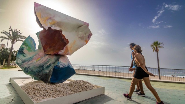 Llegan a Benidorm las esculturas monumentales del ‘secret garden’ del artista belga Arne Quinze