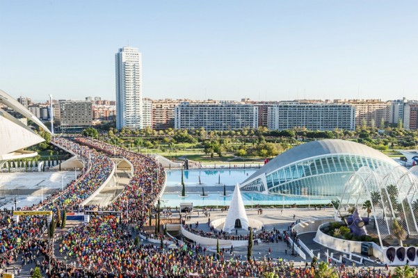 El Maratón Valencia confía en un nuevo récord de tiempo tras el de participación