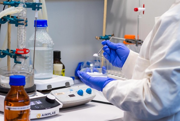 Aimplas crea bioplásticos para envases cosméticos activos y lechos absorbentes para mascotas