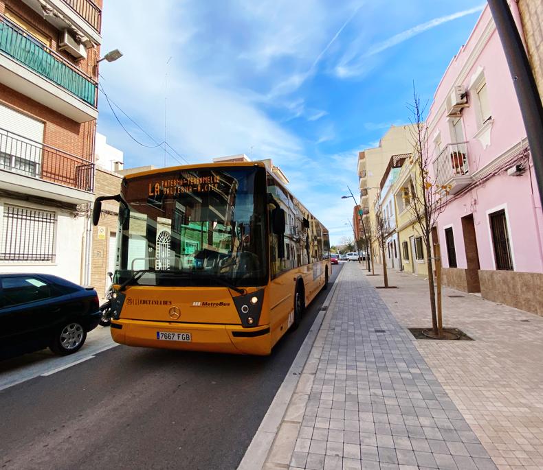 Paterna reduce en un 50% el precio de los billetes y abonos de sus autobuses municipales
