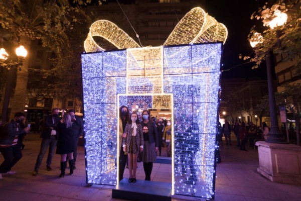 El Consell propone reducir un 20% el gasto energético de las luces de Navidad
