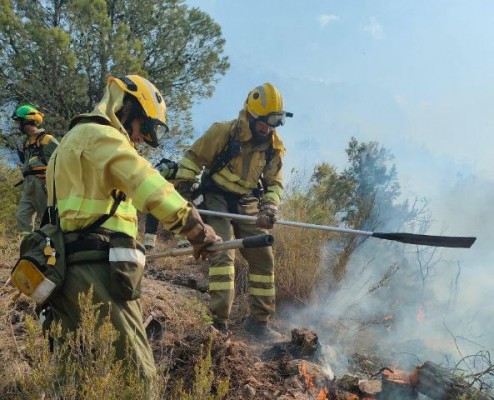 Los bomberos controlan el incendio de Sierra Larga de Jumilla tras cinco días de lucha contra el fuego