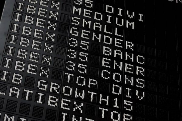 El Ibex 35 encadena su décima sesión en 'rojo' y sigue por debajo de los 8.000 puntos