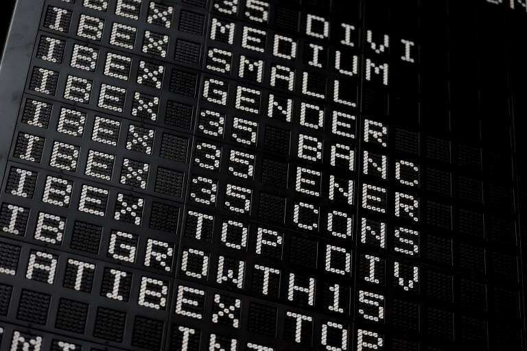 El Ibex 35 encadena su décima sesión en 'rojo' y sigue por debajo de los 8.000 puntos