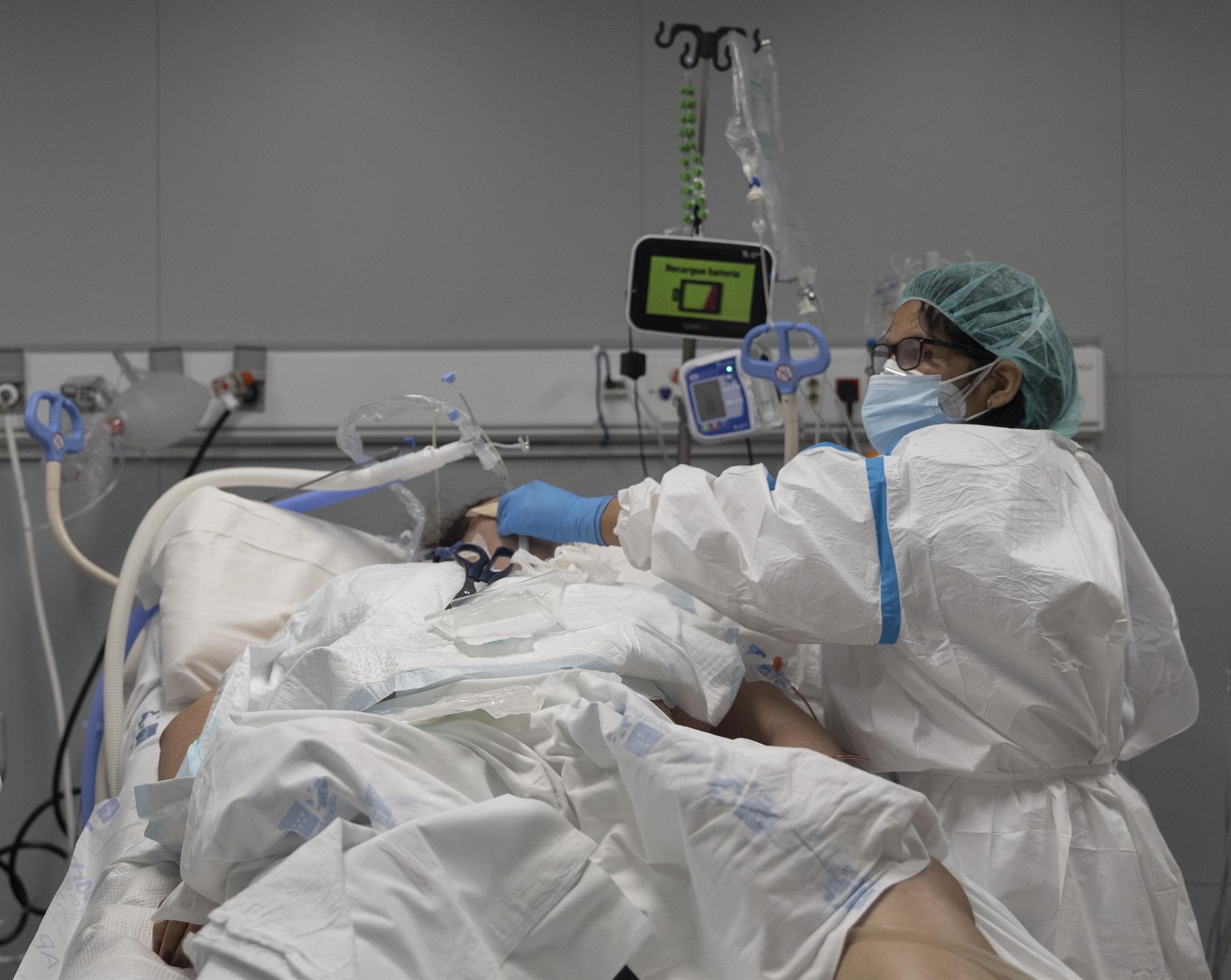 Los hospitalizados en UCI bajan un 13,7% en la Comunitat Valenciana en la última semana