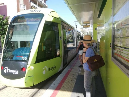 Estas son las claves para adquirir los bonos de tranvía y autobuses urbanos de Murcia un 30% más baratos
