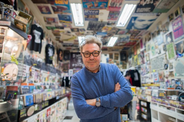 Discos Amsterdam cumple 40 años aguantando los vaivenes de la industria musical