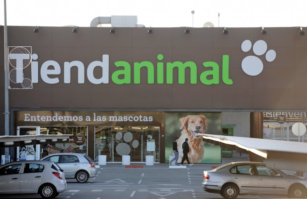 El Centro Comercial Carrefour Elche se completa con la incorporación de MGI y Tiendanimal