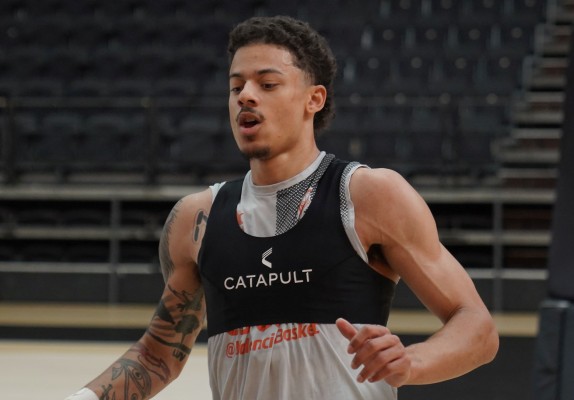 Radebaugh supera reconocimiento médico y firma por el Valencia Basket
