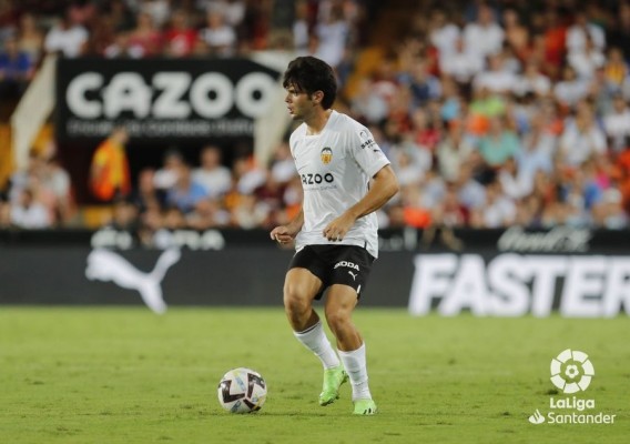 Fran Pérez, segundo debutante en el Valencia hijo de un exjugador

