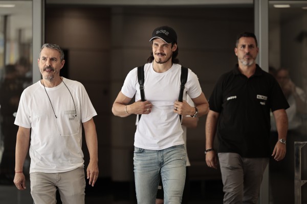Cavani es aclamado en Mestalla en los prolegómenos del Valencia-Atlético
