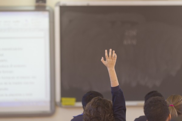 Los sindicatos valoran que Educación mantenga los puestos de trabajo tras la suspensión de los ámbitos