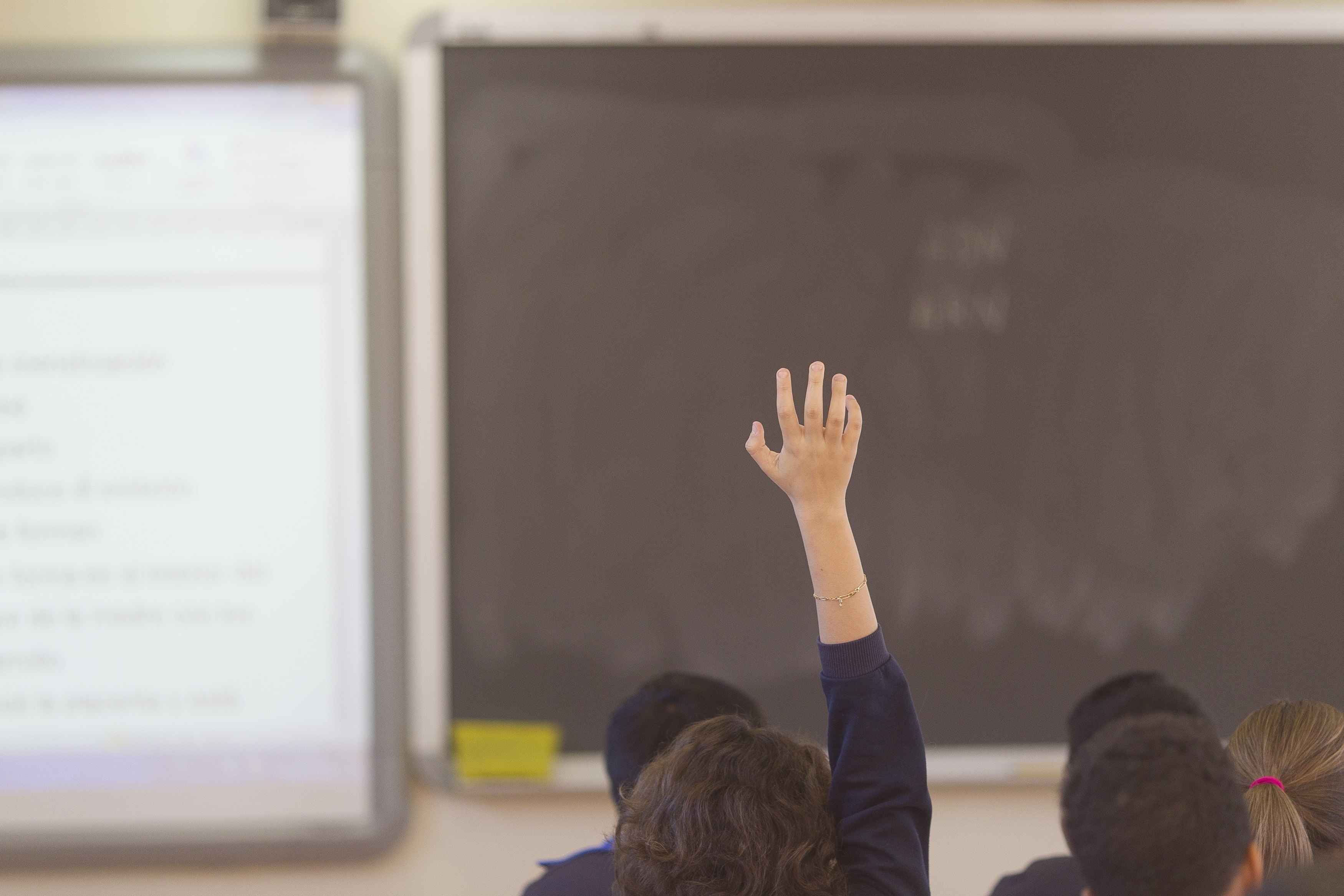 Los sindicatos valoran que Educación mantenga los puestos de trabajo tras la suspensión de los ámbitos
