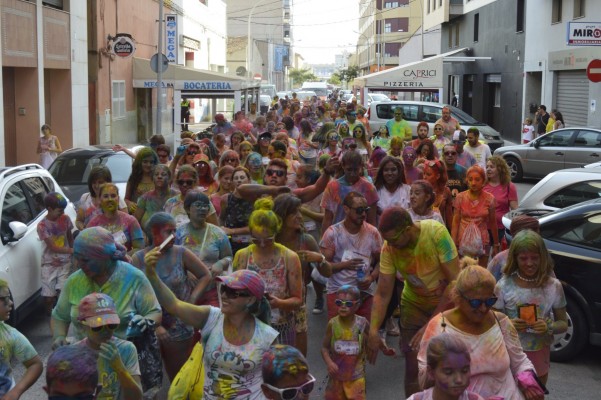 Conquistando Escalones recupera su marcha solidaria 'Holi Colors'