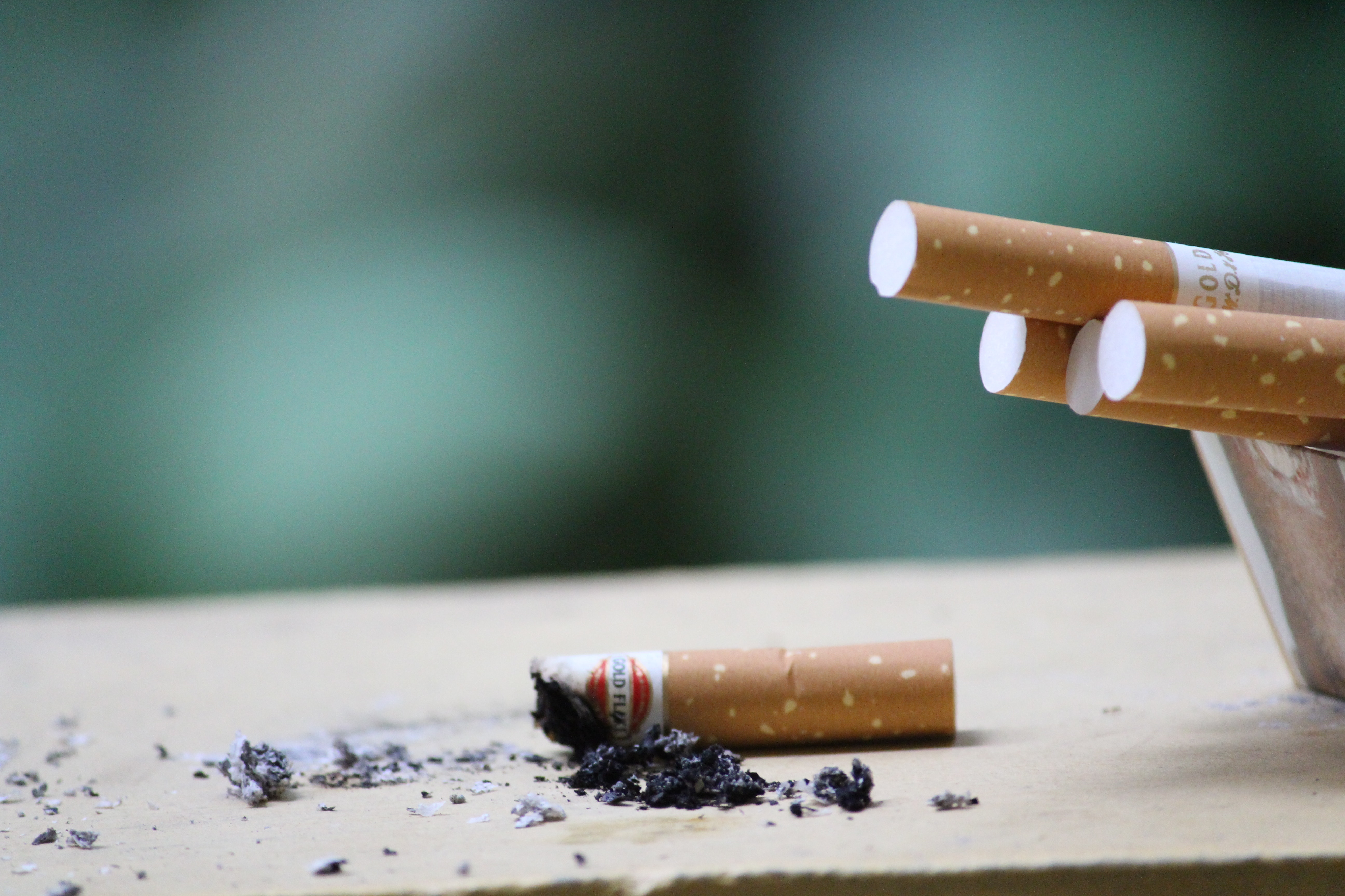 Fumar mucho e inhalar humo puede empeorar el impacto de los infartos
