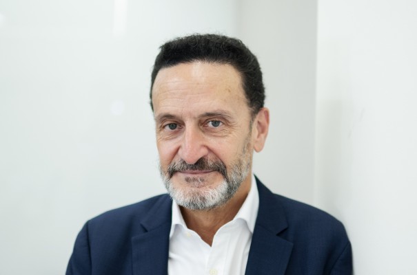 Bal afirma que continuará como 