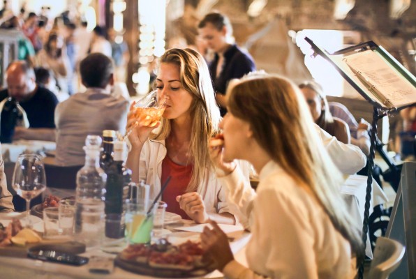 El verano deja sin cubrir la mitad de empleos en hostelería, un reto crónico