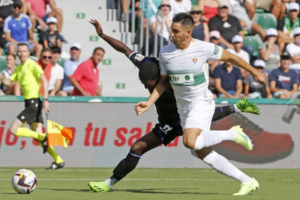 Brais adelanta a una Real que deja vivo al Elche