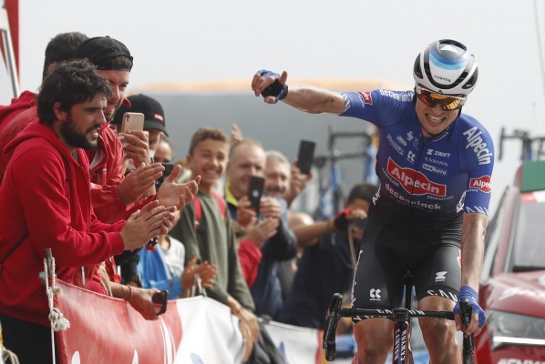 Heroico doblete de Jay Vine en La Fancuaya; Evenepoel, firme de rojo

