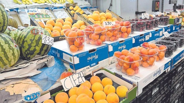 La campaña de fruta de verano deja descontentos a los agricultores por la subida de costes y la inflación