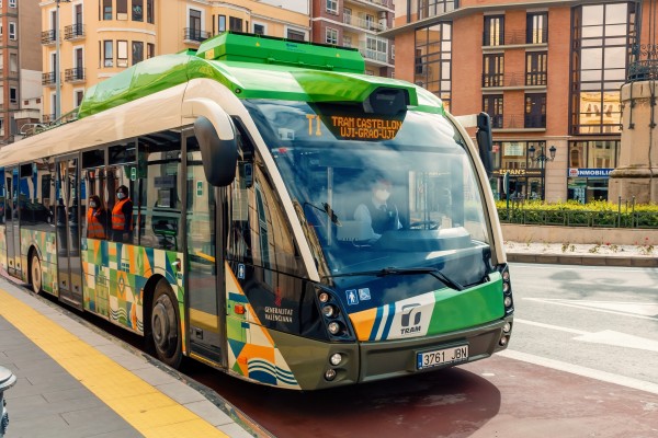 Acaban los domingos gratis en el TRAM a la espera del 30% de descuento de septiembre