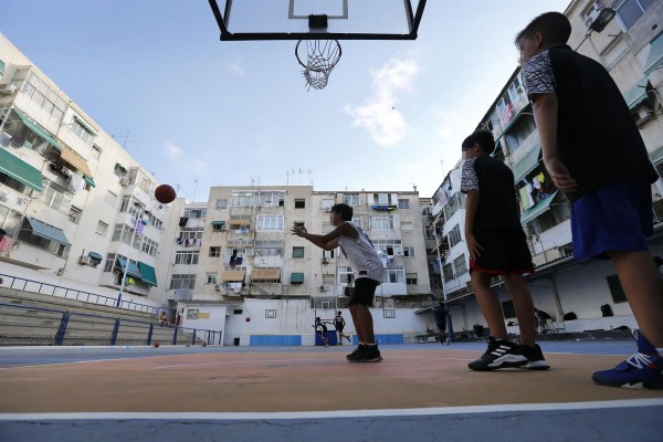 Carolinas, 'El Patio' de viviendas que compite entre la élite del baloncesto

