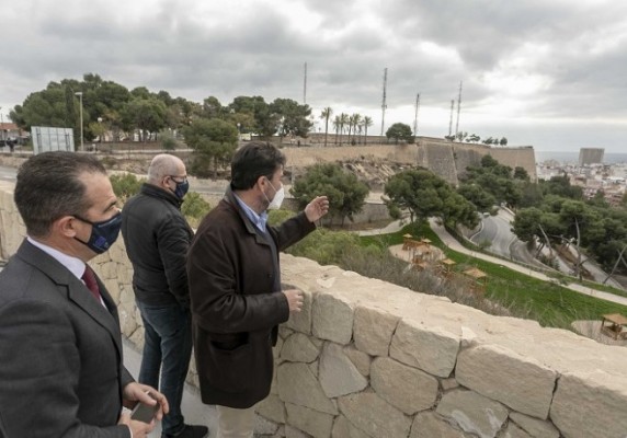 Alicante prepara un proyecto por 600.000 euros para la protección de taludes en el entorno del Tossal