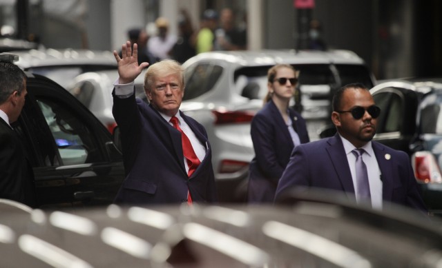 El Gobierno de EEUU divulga el informe que llevó al FBI a registrar la casa de Trump
