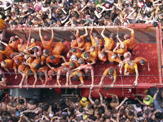 La Diputación habilita transporte gratuito a La Tomatina desde Cullera, Oliva, Tavernes y Simat