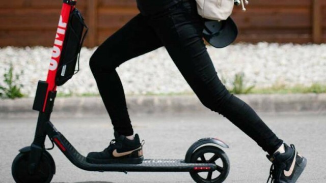 L'Alfàs del Pi prepara una ordenanza para regular el uso de los patinetes eléctricos