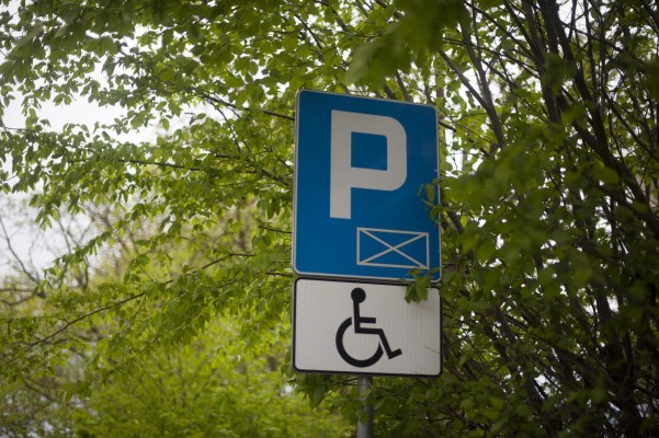 València da más de 7.800 pases de aparcamiento para personas con movilidad reducida
