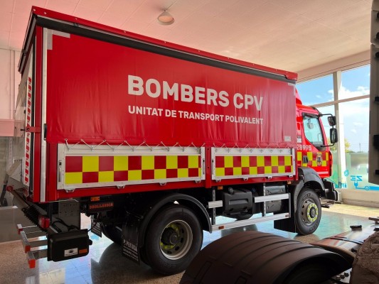 El parque del Consorcio de Bomberos de Alzira estrena una unidad de transporte polivalente