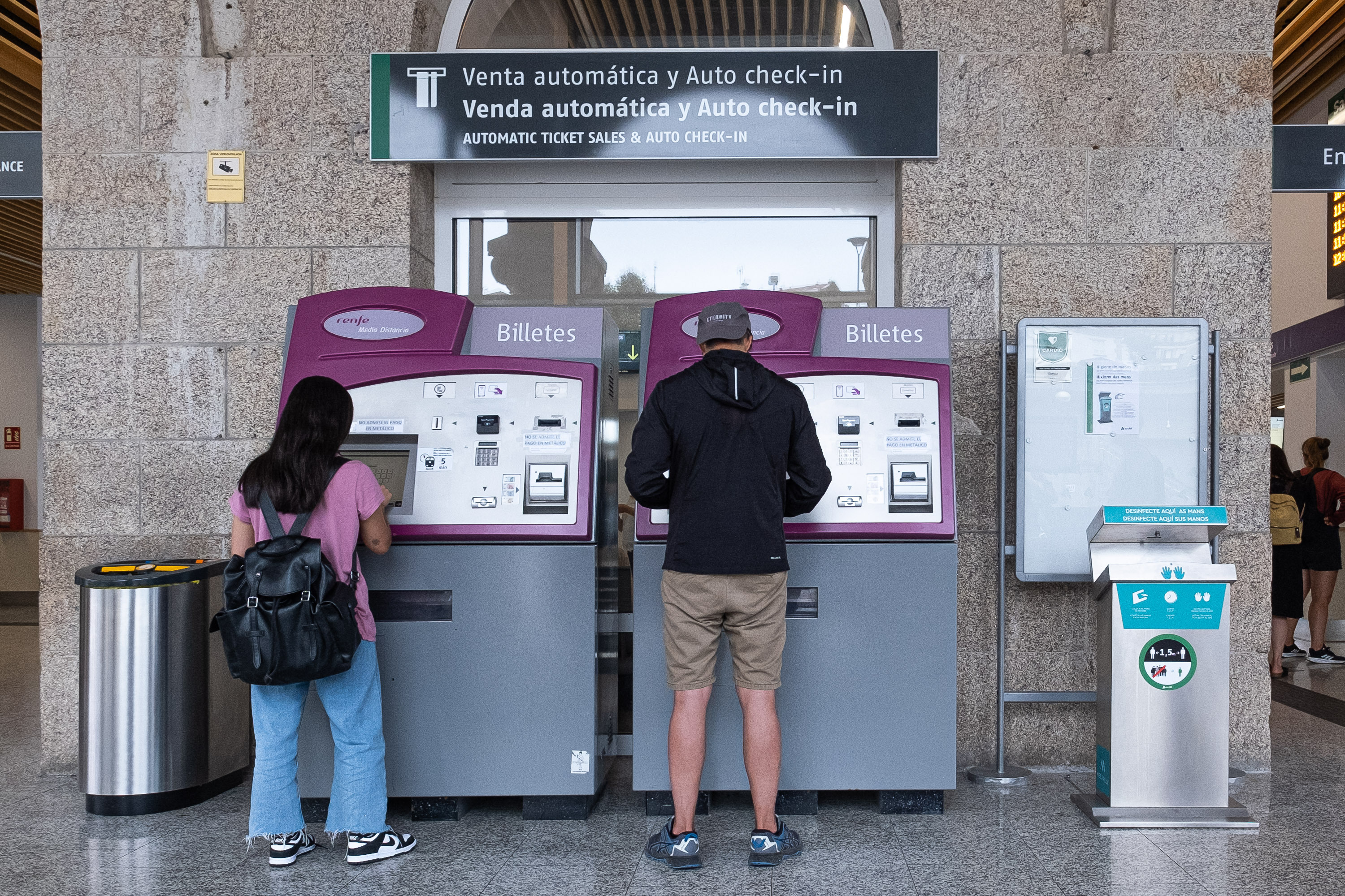 Más de 9.000 usuarios de los Cercanías València-Castelló se hacen con el bono gratuito el primer día